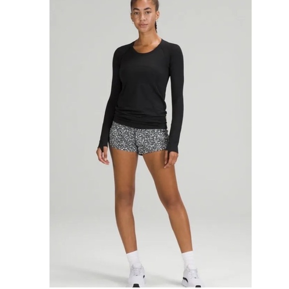 Lululemon Speed Up Short 2.5 Low Rise Daisy Dust Alpine White Black /Black - Picture 4 of 11